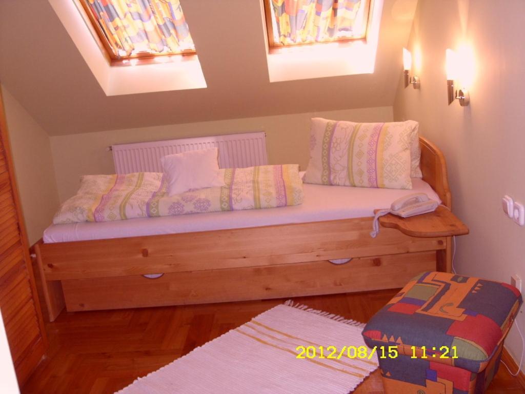 Korona Szallo Otel Kanije Oda fotoğraf