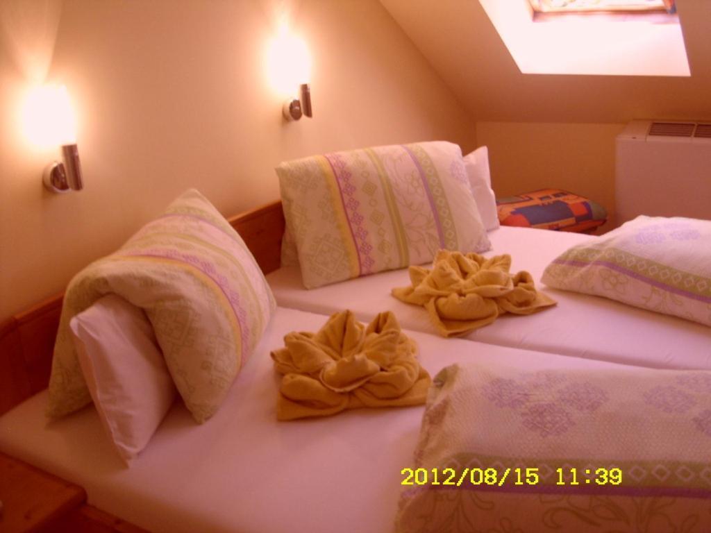 Korona Szallo Otel Kanije Oda fotoğraf