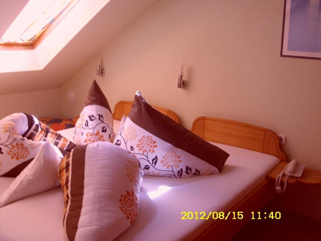Korona Szallo Otel Kanije Oda fotoğraf