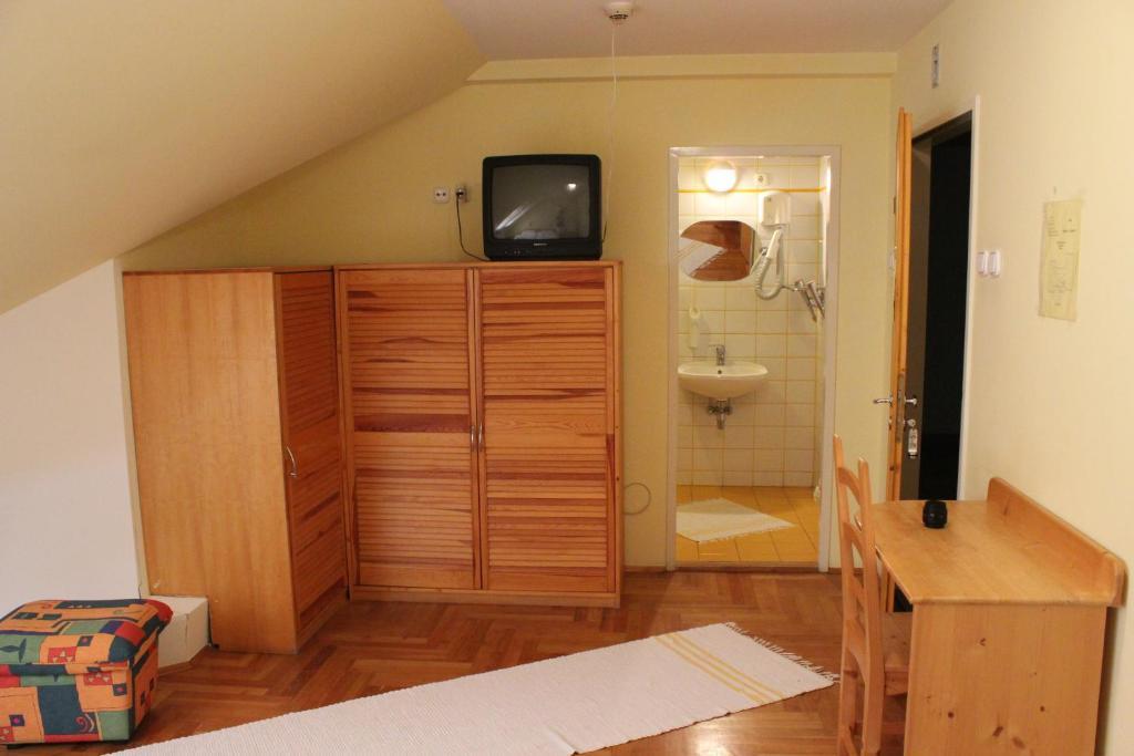 Korona Szallo Otel Kanije Oda fotoğraf