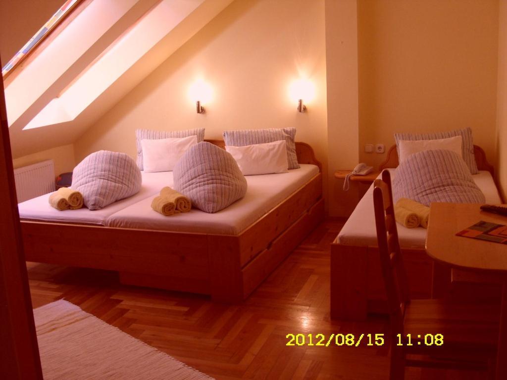 Korona Szallo Otel Kanije Oda fotoğraf