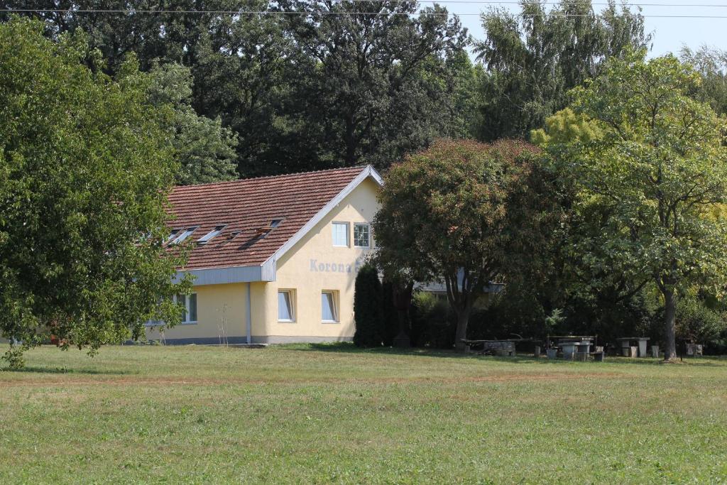 Korona Szallo Otel Kanije Dış mekan fotoğraf