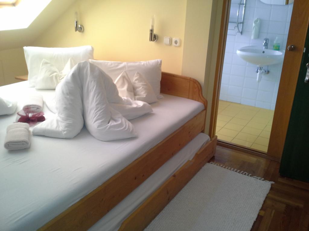 Korona Szallo Otel Kanije Dış mekan fotoğraf